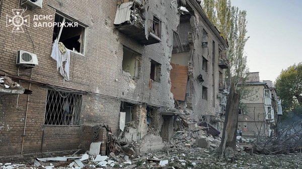 In the morning, the Russian Federation launched a massive attack on Zaporizhia, there are casualties, State Emergency Service (PHOTOS and VIDEO)