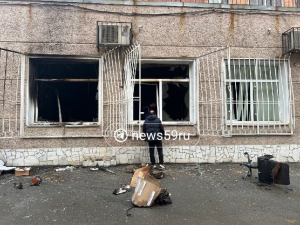 Two women set fire to the office of the United Russia party in Perm at night with Molotov cocktails (PHOTO)