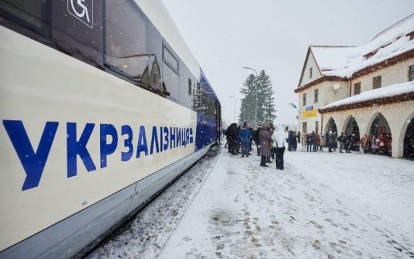 Mountain rocks block train traffic in Transcarpathia