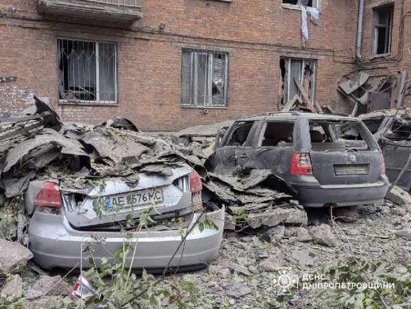 Russia hit a multi-story building in Krivoy Rog with ballistics, authorities reported the consequences of the attack (PHOTOS)