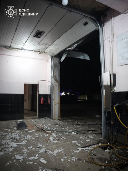 The regional prosecutor's office showed the consequences of the evening attack by the Russian Federation on the fire station in Odessa (PHOTO)