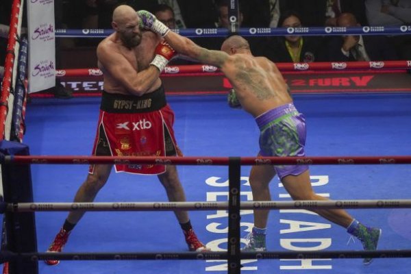  Usyk defeats Fury for the second time: vivid photos of the fight for the world title 