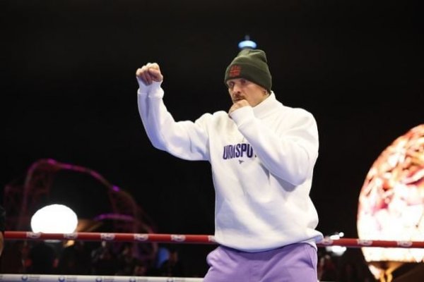  Usyk held an open training session before the rematch with Fury - appearance on a boat, show from Pivovarov (video) 