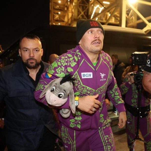  With a talisman toy: Usyk arrived for the rematch against Fury (photo) 