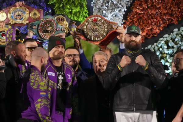  Usyk and Fury revealed their weight ahead of the rematch 