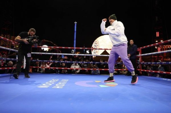  Usyk held an open training session before the rematch with Fury - appearance on a boat, show from Pivovarov (video) 