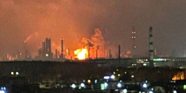 A drone strike was carried out in the Ryazan region, an oil refinery is on fire, Russian media (VIDEO)