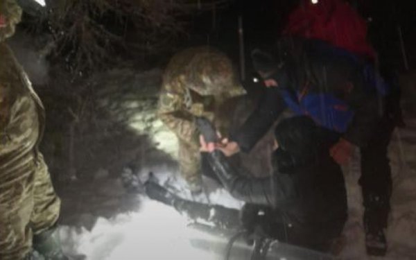 A man who tried to illegally cross the border with Romania was found in the Carpathians 