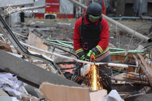 Body of the deceased was pulled out from under the rubble in Zaporizhia (updated)