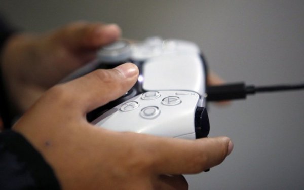 The EU may ban the sale of Xbox and PlayStation to Russia. The enemy uses them to control drones > </p>
<p>Brussels is proposing to ban the sale of gaming consoles to Russia so that the country's armed forces do not use them to control drones, the Financial Times writes.</p>
<p>Kaja Kallas, the EU's foreign policy chief, said products such as Sony's PlayStation and Microsoft's Xbox would be included in a new round of sanctions to mark the third anniversary of Russia's full-scale invasion of Ukraine on February 22.</p>
<p> < 