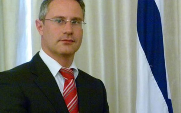 Israeli Ambassador Calls Transfer of Captured Russian Weapons to Ukraine a 