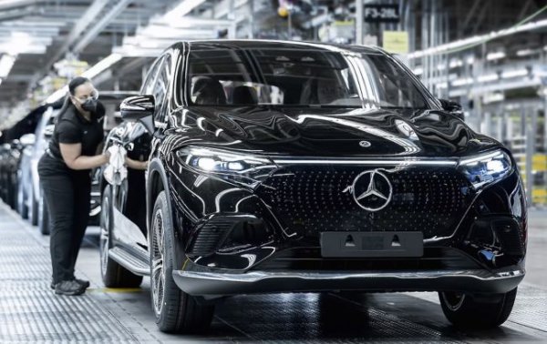 Mercedes-Benz offers its employees a one-time payment of 500 thousand euros: the condition has been named