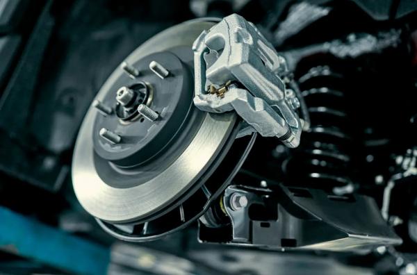 Disc and drum brakes of a car: what gives the best result