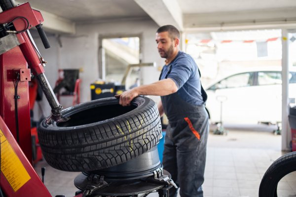 Spring tire change on a car: how not to be deceived at a tire shop