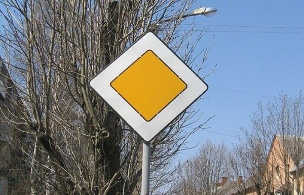 How to quickly and easily remember road signs: some important tips