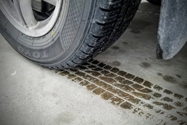 Why Summer Car Tires Are Not for Snow: Important Spring Tips for Drivers