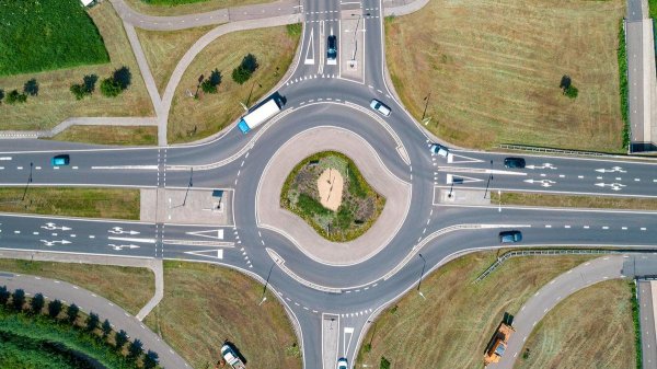 Roundabouts: How Drivers Can Avoid Making Mistakes While Driving