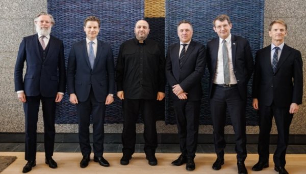 Умеров обсудил со скандинавскими партнерами совместное инвестирование в производство оружия
