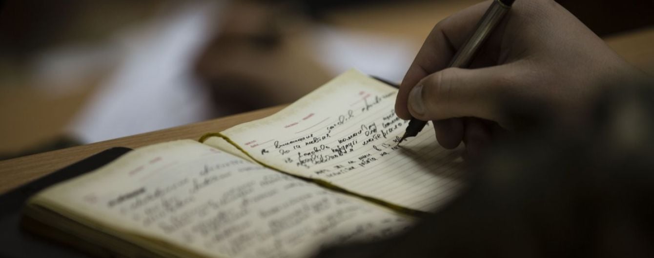 Learn how to correctly use the colon in Ukrainian writing, when to use it, and what mistakes to avoid. Includes table, examples, and explanations.