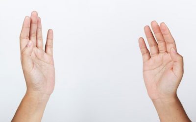 Find out what it means when your right or left hand itches. Folk beliefs, psychological reasons, and daily interpretations — in this comprehensive guide.