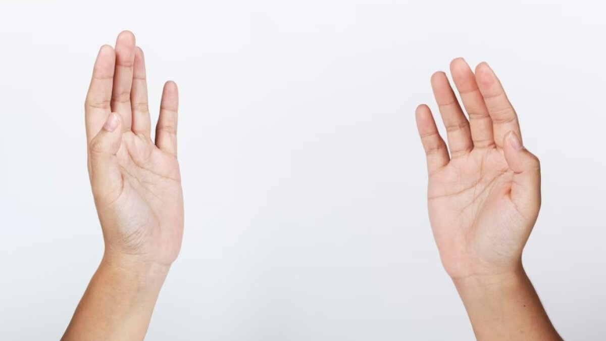 Find out what it means when your right or left hand itches. Folk beliefs, psychological reasons, and daily interpretations — in this comprehensive guide.