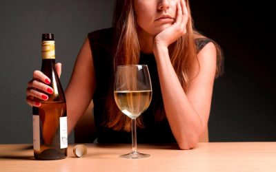 In China, a chip was implanted for the treatment of alcoholism: the device releases naltrexone, reducing alcohol cravings for five months.