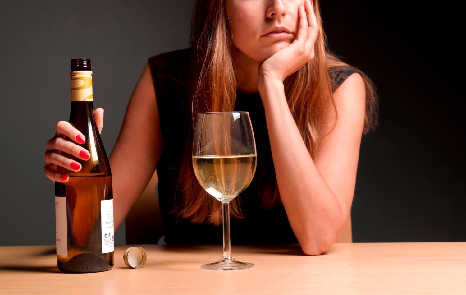 In China, a chip was implanted for the treatment of alcoholism: the device releases naltrexone, reducing alcohol cravings for five months.