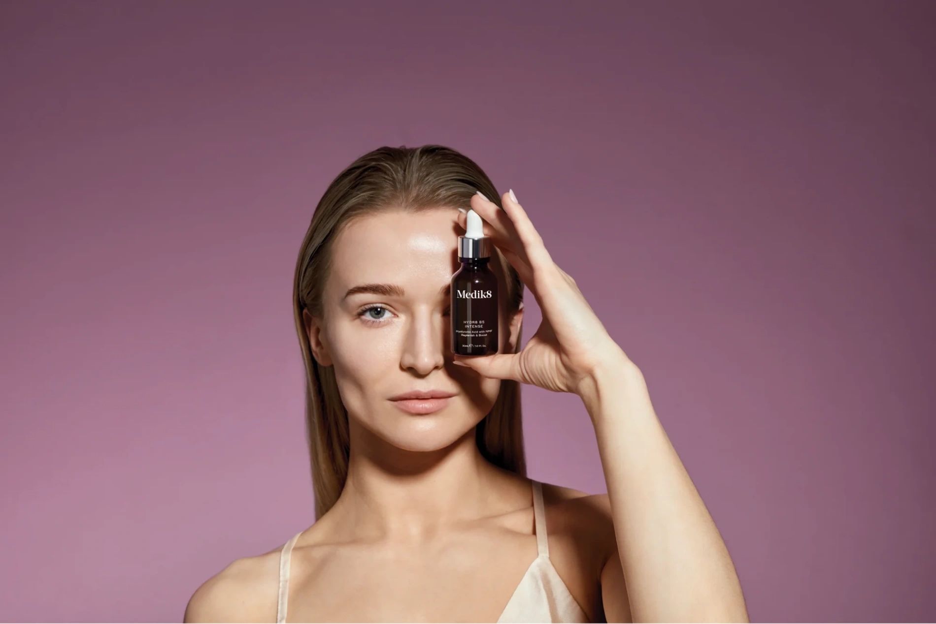 Explore the top skincare trends of 2025: innovations, ingredients, sustainability, technologies, and personalization.