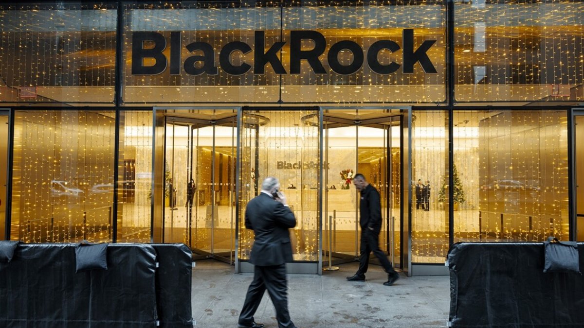 BlackRock ended its work on Ukraine’s recovery fund after Trump’s victory. France is preparing an alternative initiative, but U.S. support remains in doubt.