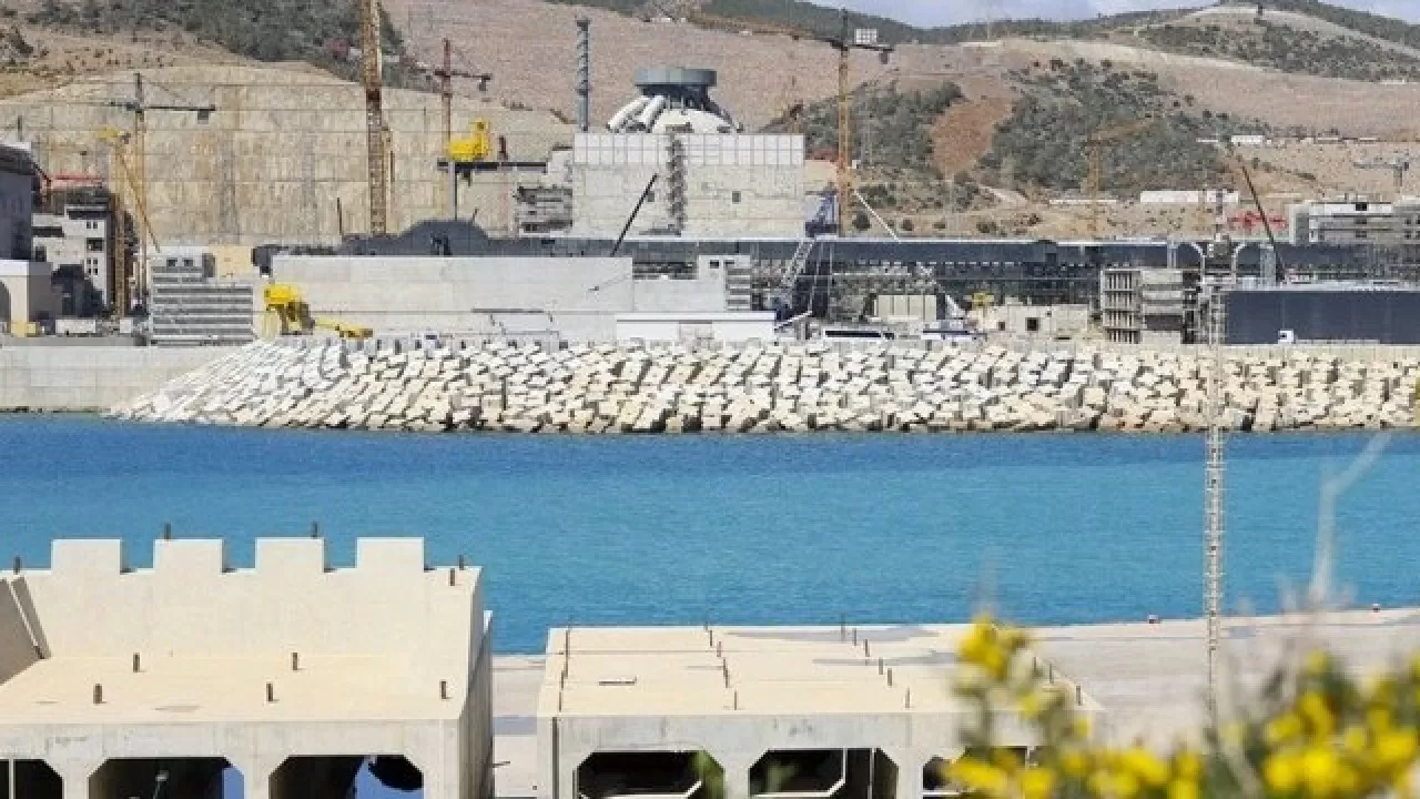 Workers at Turkey’s Akkuyu nuclear plant protested delayed wages; Rosatom blamed “unfriendly countries” for funding issues and construction setbacks.