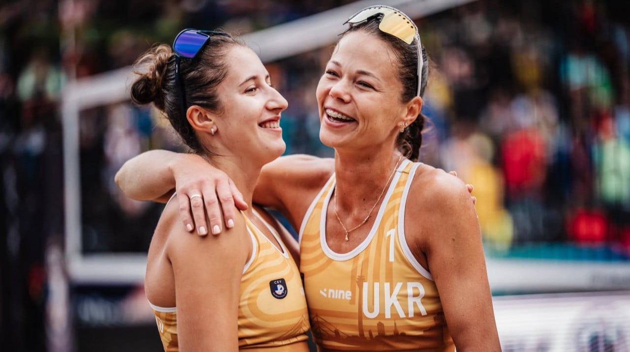 Ukrainian volleyball players Marina Gladun and Tetiana Lazarenko won gold at the European Beach Volleyball Championship in Düsseldorf, defeating France.