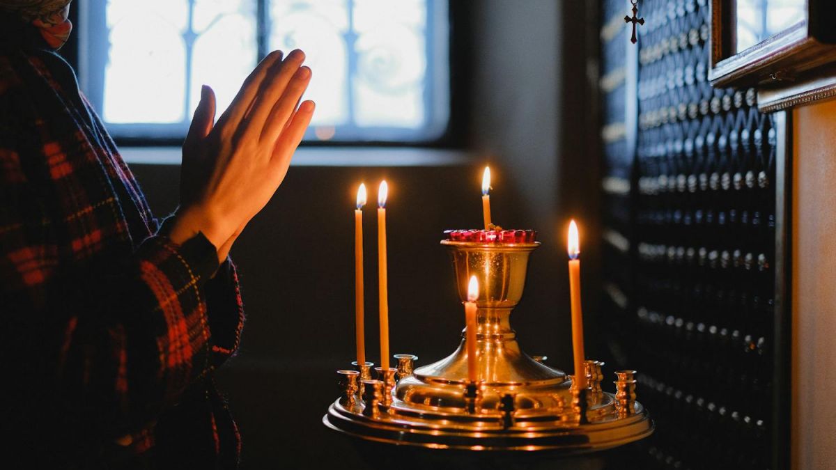 On August 30, Orthodox Christians honor Saints Alexander, John the Faster, and Paul the New, with folk traditions marking Alexander’s Day.