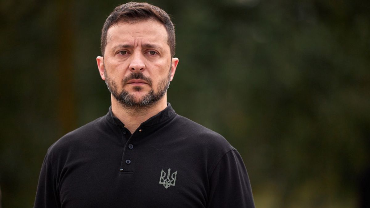 President Zelensky signs decrees on sanctions against individuals supporting Russia. The restrictions include synchronization with Canada and sanctions for 28 people.