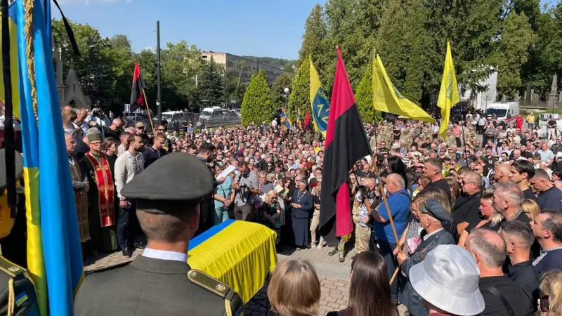 Lviv held a farewell for Andriy Parubiy: service at St. George’s Cathedral, burial at Lychakiv Cemetery, and speeches by Poroshenko, Groysman, and Yatsenyuk.