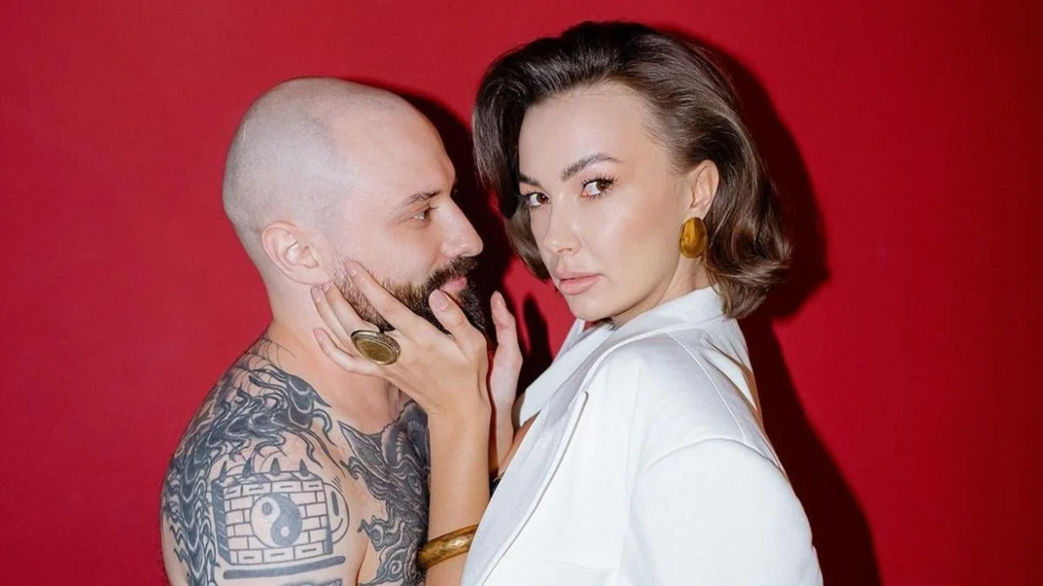 Viktor Rozovyi admitted cheating on Olga Merzlikina; the actress denied his claims about refusing visits. Divorce was caused by infidelity.