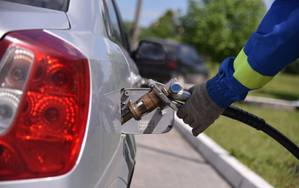 Gasoline prices near a four-year low as Thanksgiving travel begins, with Oklahoma offering $2.50 per gallon and potential further declines expected.