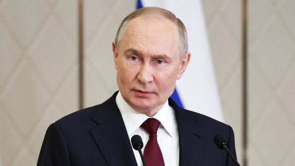 After U.S.-Ukraine talks in Florida, Steve Witkoff heads to Moscow to present a peace plan to Putin. Zelenskyy awaits full briefing on preliminary results.