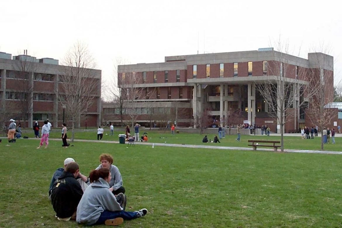 Hampshire College closure marks the end of the experimental institution in Fall 2026. Discover the reasons for the shutdown and help for transferring students.