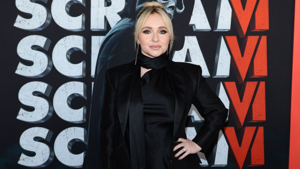 Hayden Panettiere bisexual revelation shocks Hollywood as the actress opens up about sexuality, fame, paparazzi pressure, and her upcoming memoir.