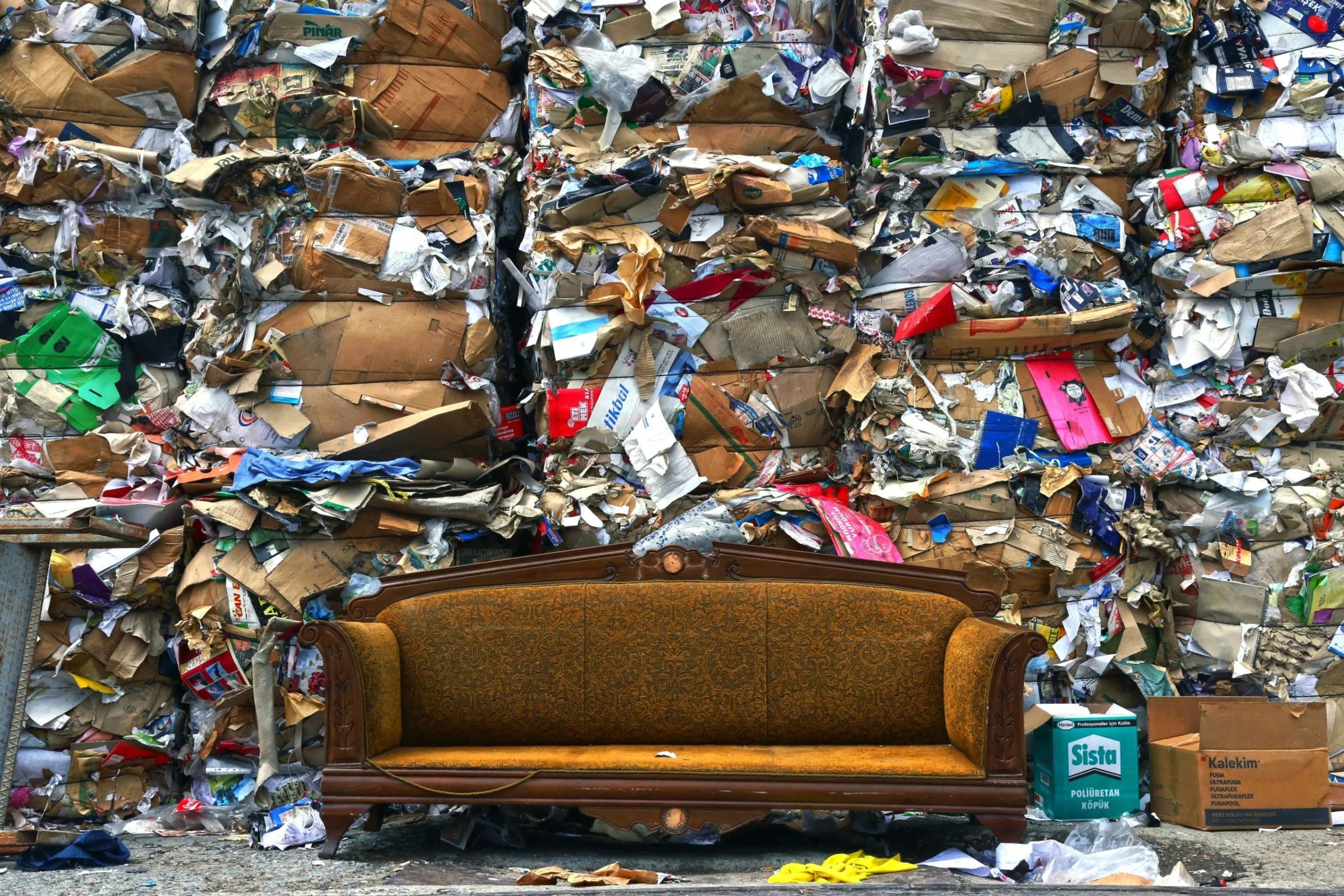 How to Get Rid of Old Furniture in the USA: Donation, Pickup and Selling Options