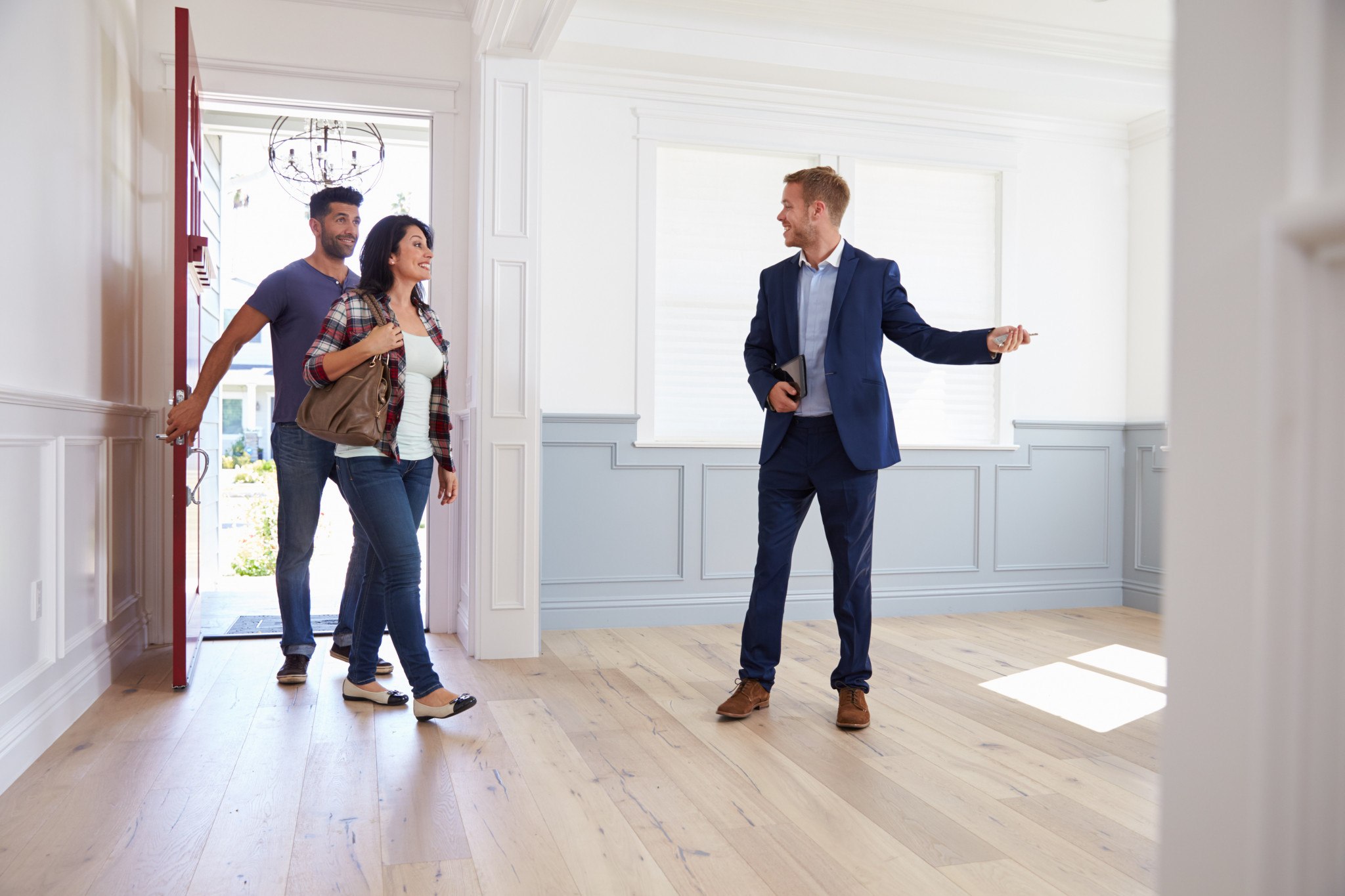 How to Find a Real Estate Agent in USA: 8 Steps for 2026