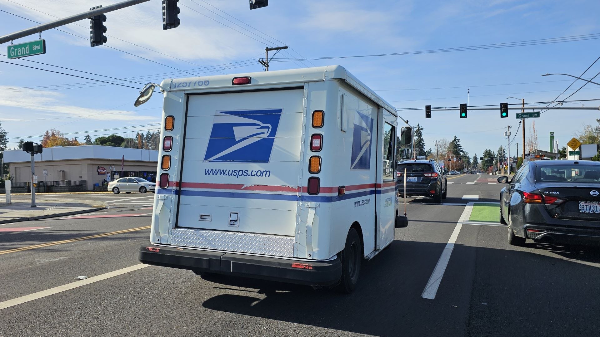 USPS Priority Mail vs Ground Advantage 2026: Cost, Speed and Weight Limits