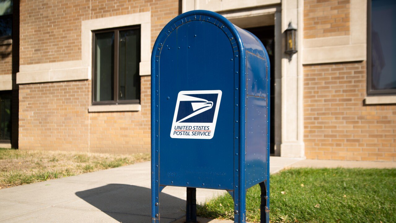 USPS Priority Mail vs Ground Advantage 2026: Cost, Speed and Weight Limits