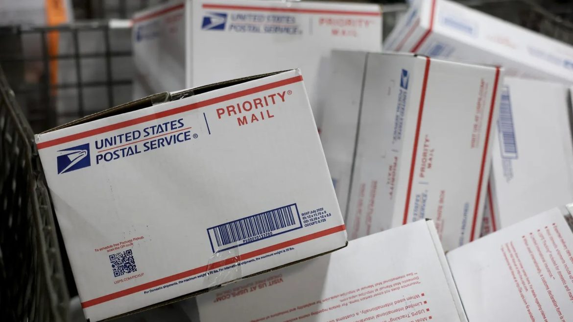 USPS Priority vs Ground Advantage 2026: real cost, lifespan and pros/cons in 2026. We weigh both options side by side and give a clear pick.