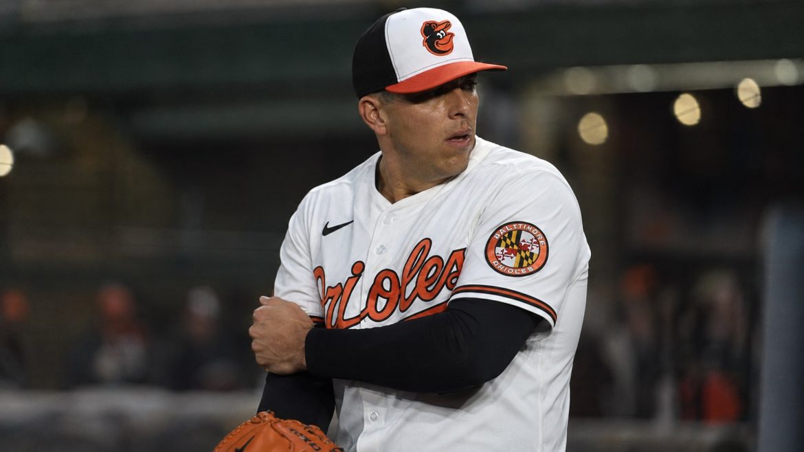 Ryan Helsley injury concerns returned after the Orioles closer felt elbow discomfort while warming up during Baltimore’s 6-1 win over Chicago.