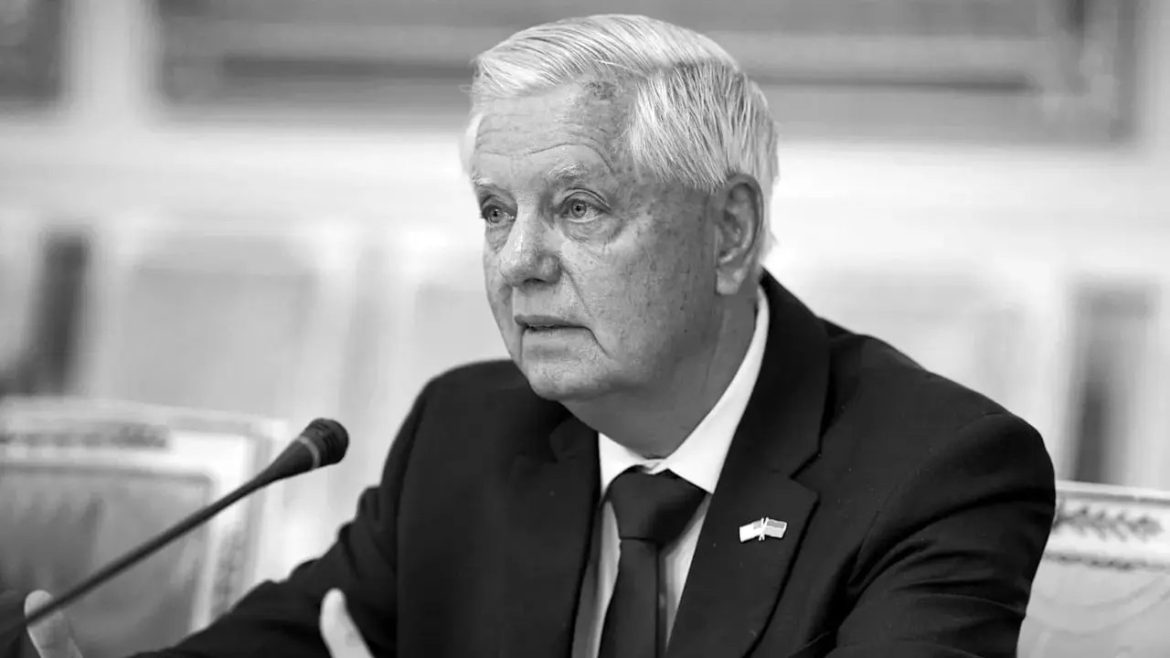 Lindsey Graham dies at 71 after a sudden illness at his Washington home. Preliminary findings indicate an aortic dissection caused his death.