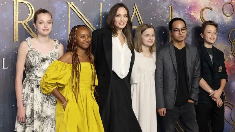 Brad Pitt’s daughter Vivienne files to drop his last name