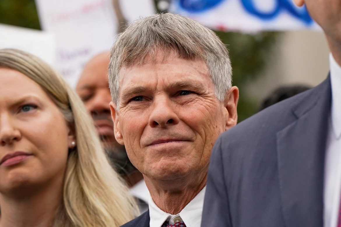 David Hearn case dismissed permanently as a D.C. judge bars prosecutors from refiling charges over Lincoln Memorial Reflecting Pool damage.